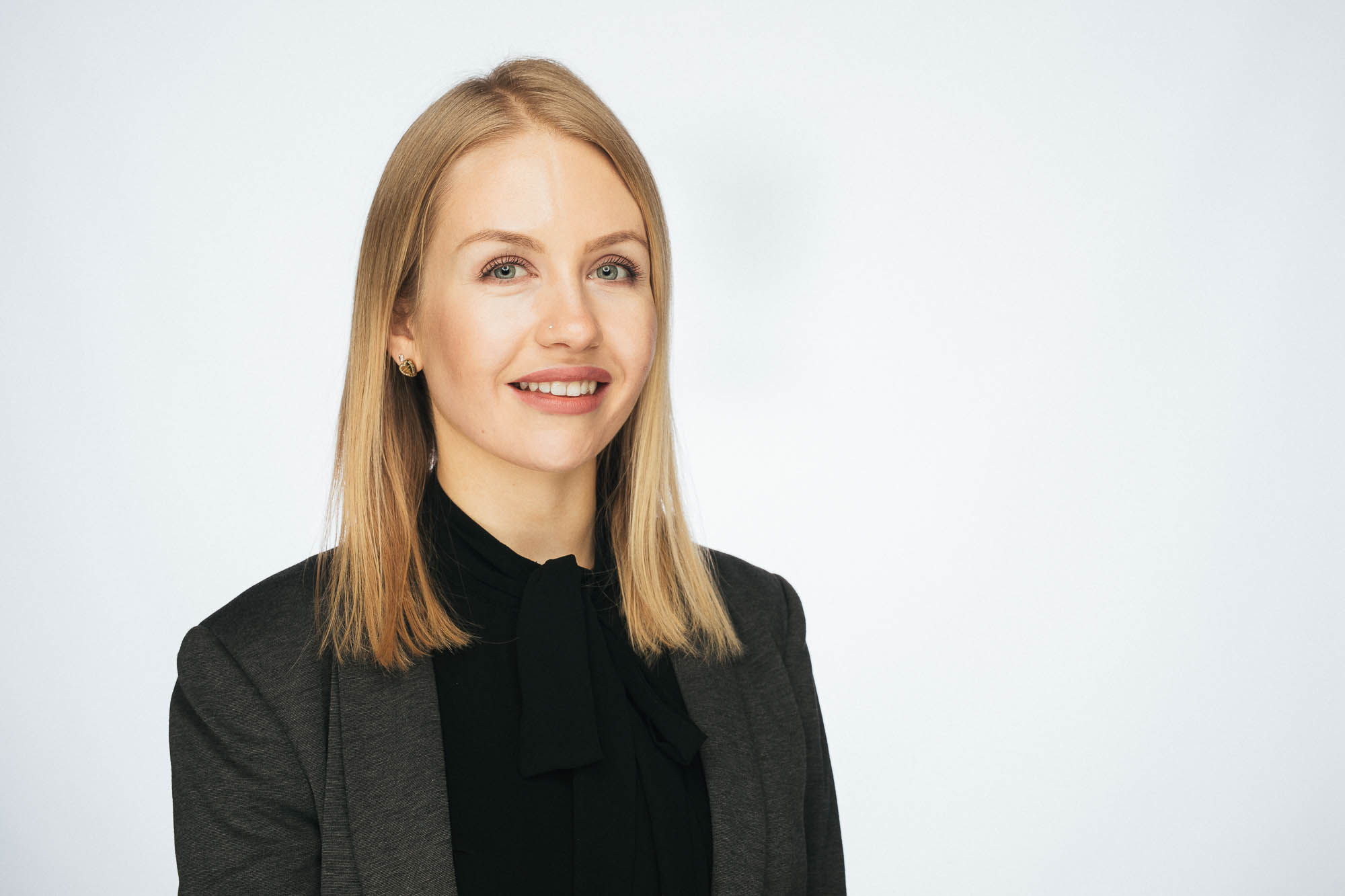 Export x3 Headshot  06389 Dez 01 2019 Headshots 2019  Miro Nicole Nadine 2